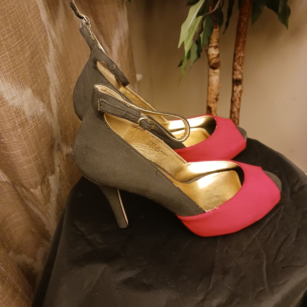 *Clearance Item* red & gray 2 tone heels sz 9